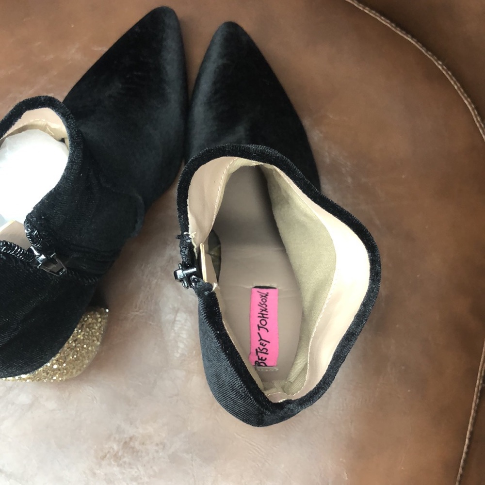 Betsey Johnson Kacey Ankle Bootie - Picture 7 of 11